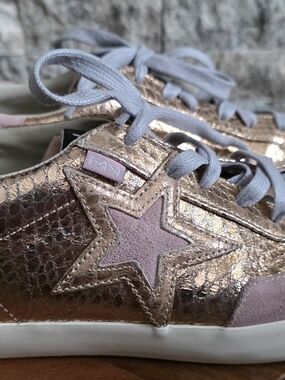 Mark Nason Metallic Rose Gold Sneakers with Pink Star Size 9 Euc